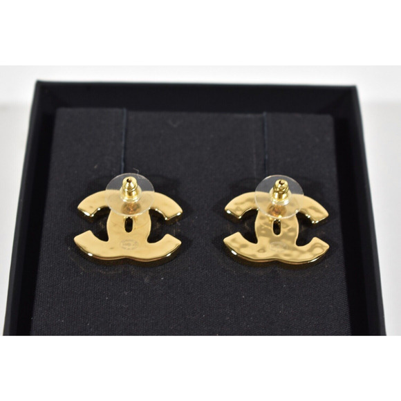 Chanel 23A Gold Orange Red Interlocking CC Logo Classic Statement Stud Earrings - Picture 10 of 12